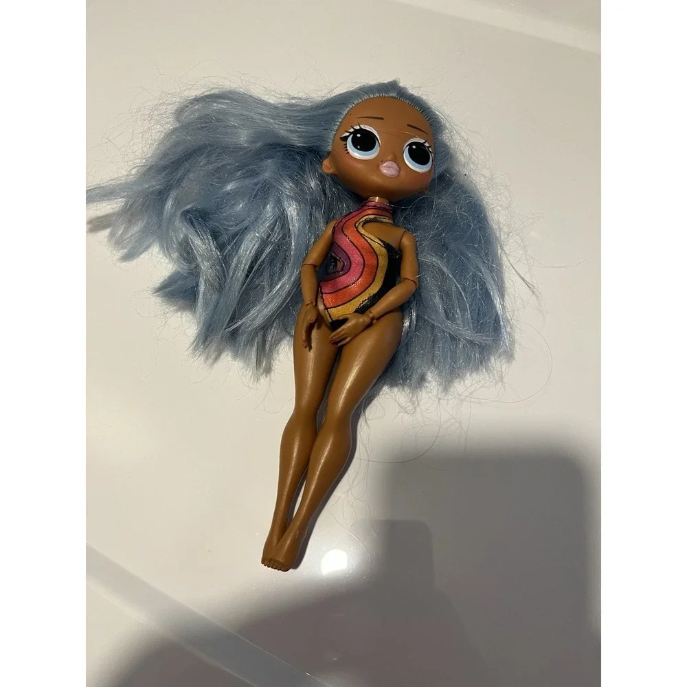 LOL Surprise OMG Snowlicious Doll Blue Hair Winter Disco 9